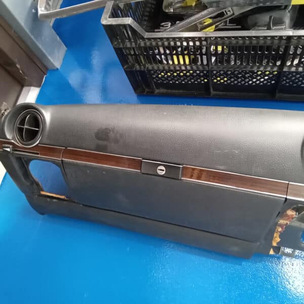 20.03.2025 1978 mercedes 350 sl dash strip down (41)