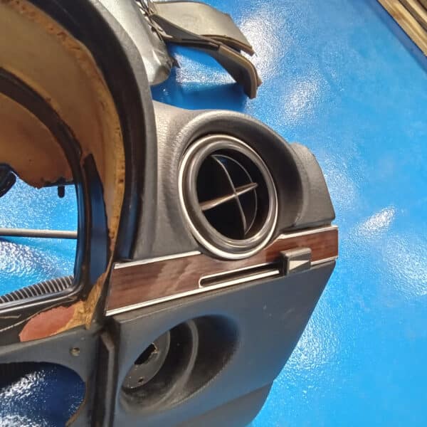 20.03.2025 1978 mercedes 350 sl dash strip down (42)