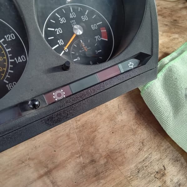 20.03.2025 1978 mercedes 350 sl dash strip down (45)