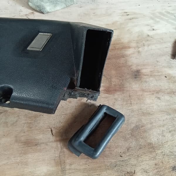 20.03.2025 1978 mercedes 350 sl dash strip down (52)