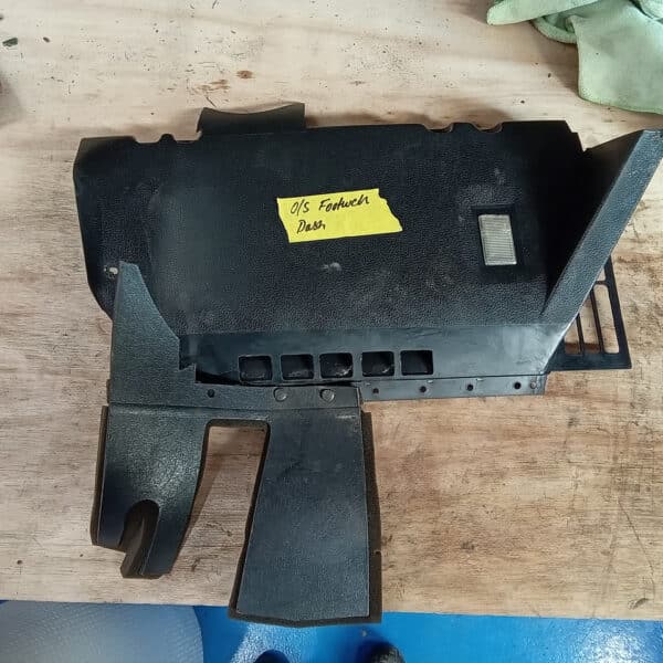 20.03.2025 1978 mercedes 350 sl dash strip down (55)