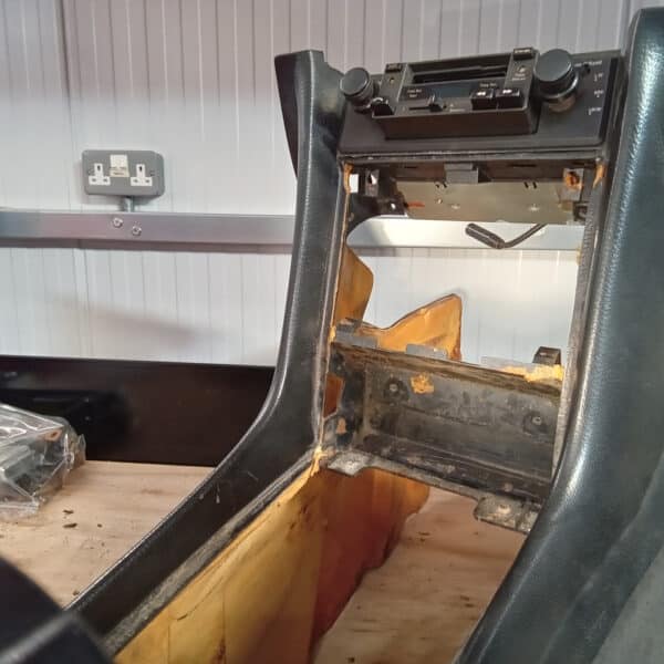 20.03.2025 1978 mercedes 350 sl dash strip down (58)