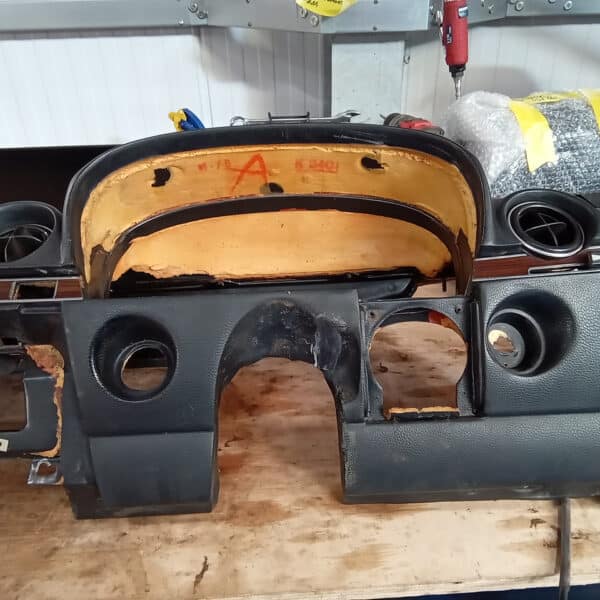 20.03.2025 1978 mercedes 350 sl dash strip down (63)