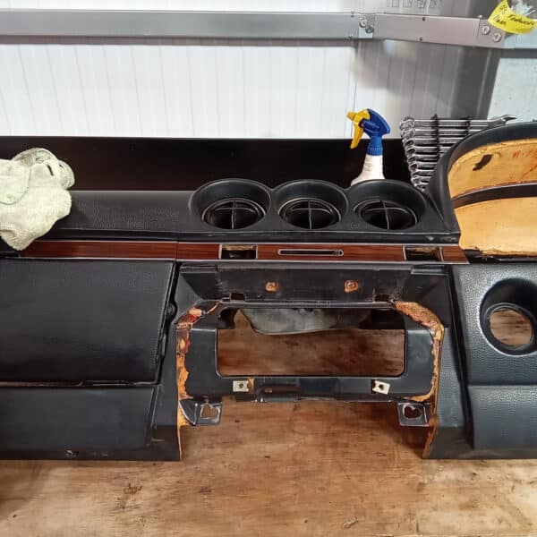 20.03.2025 1978 mercedes 350 sl dash strip down (64)