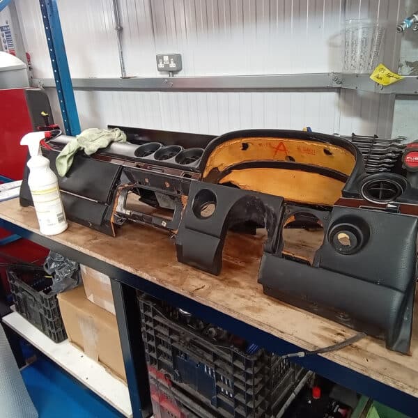 20.03.2025 1978 mercedes 350 sl dash strip down (66)