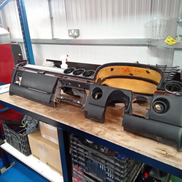 20.03.2025 1978 mercedes 350 sl dash strip down (71)