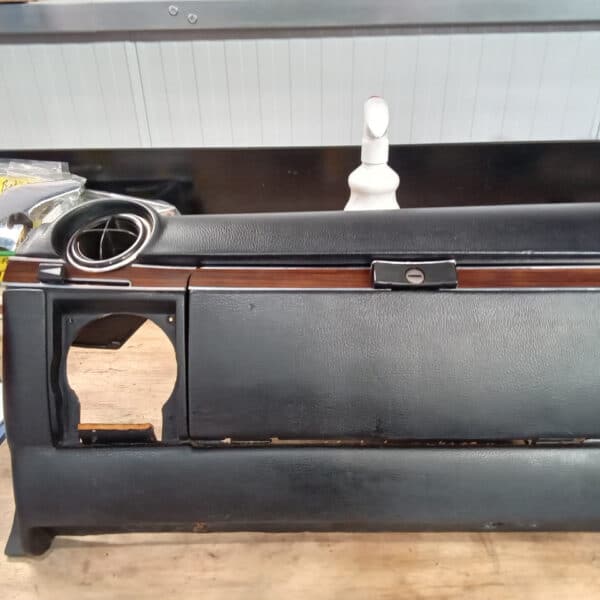 20.03.2025 1978 mercedes 350 sl dash strip down (74)