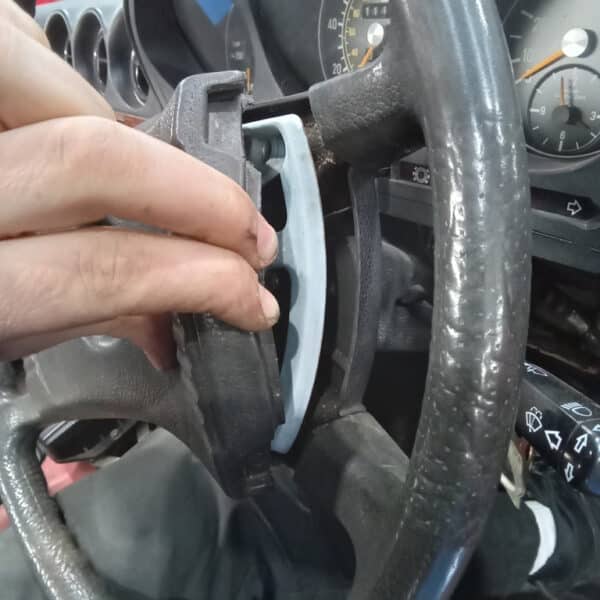 20.03.2025 1978 mercedes 350 sl dash strip down (8)