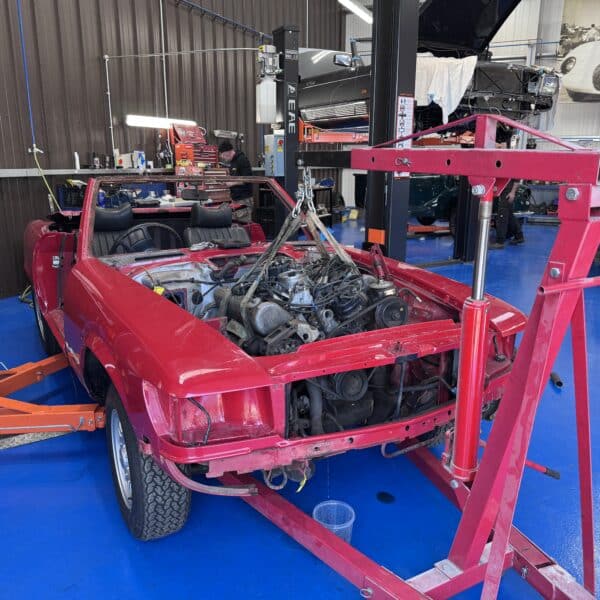 20.03.2025 1978 mercedes 350sl engine removal 1