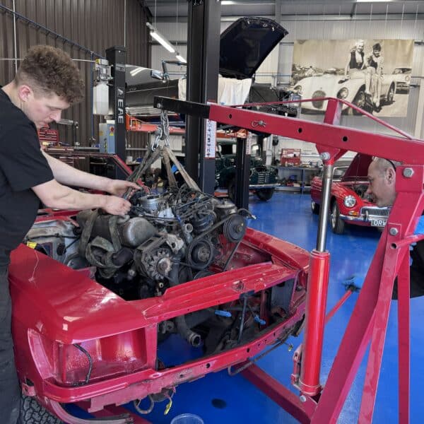 20.03.2025 1978 mercedes 350sl engine removal 10