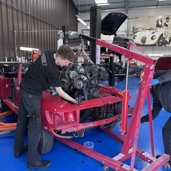 20.03.2025 1978 mercedes 350sl engine removal 12