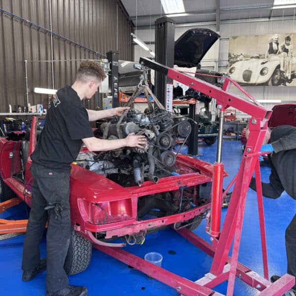 20.03.2025 1978 mercedes 350sl engine removal 13