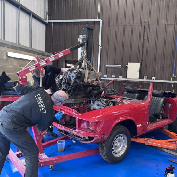 20.03.2025 1978 mercedes 350sl engine removal 15