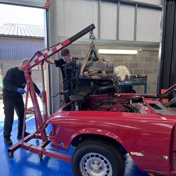 20.03.2025 1978 mercedes 350sl engine removal 16