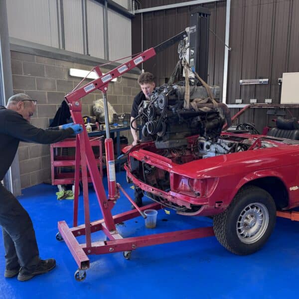 20.03.2025 1978 mercedes 350sl engine removal 17