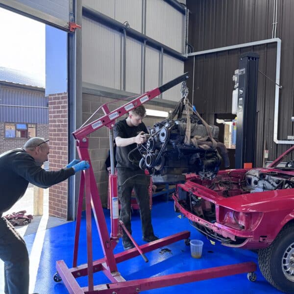 20.03.2025 1978 mercedes 350sl engine removal 18