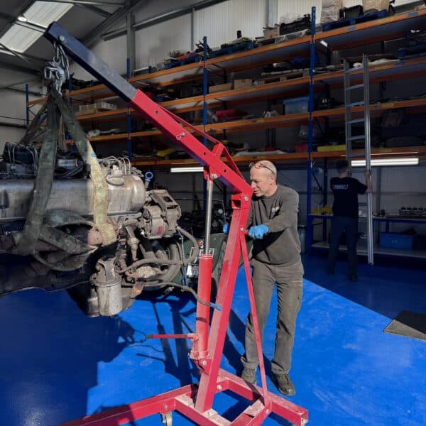20.03.2025 1978 mercedes 350sl engine removal 22