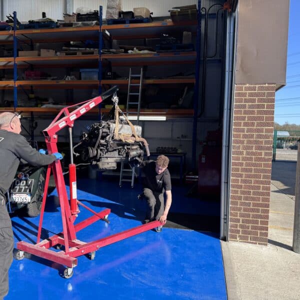 20.03.2025 1978 mercedes 350sl engine removal 24