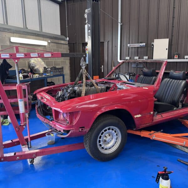 20.03.2025 1978 mercedes 350sl engine removal 4