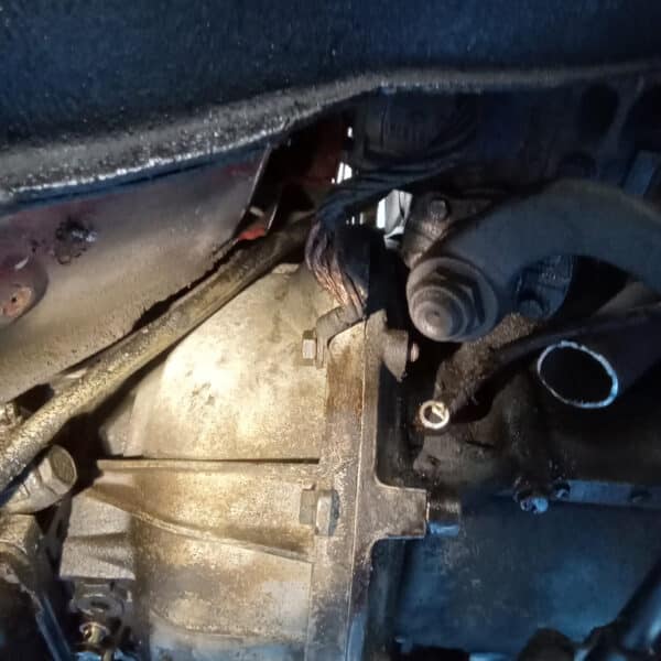 20.03.2025 1978 mercedes 350sl red engine and gearbox removal (10)