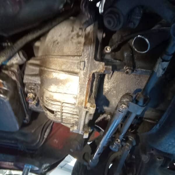 20.03.2025 1978 mercedes 350sl red engine and gearbox removal (11)