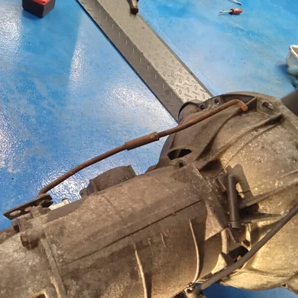 20.03.2025 1978 mercedes 350sl red engine and gearbox removal (15)