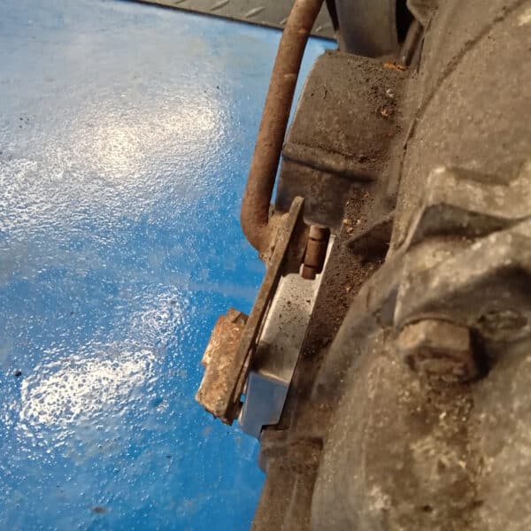 20.03.2025 1978 mercedes 350sl red engine and gearbox removal (16)