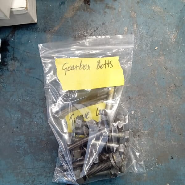 20.03.2025 1978 mercedes 350sl red engine and gearbox removal (20)