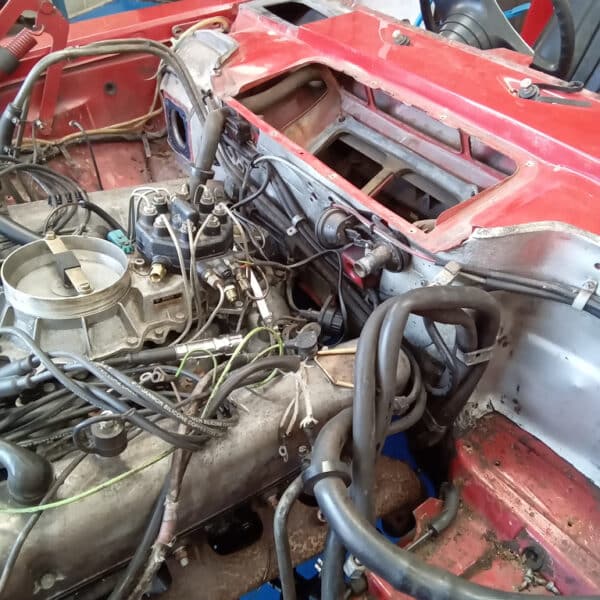 20.03.2025 1978 mercedes 350sl red engine and gearbox removal (21)