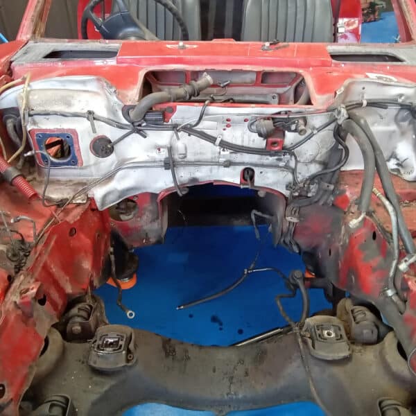 20.03.2025 1978 mercedes 350sl red engine and gearbox removal (26)