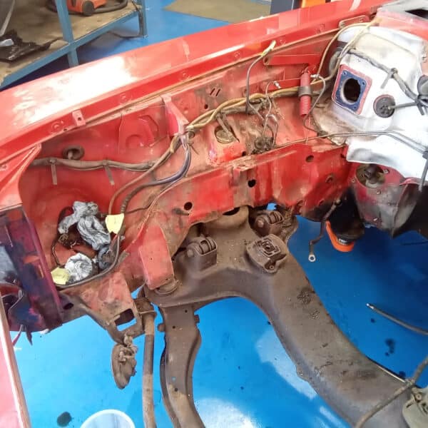 20.03.2025 1978 mercedes 350sl red engine and gearbox removal (27)