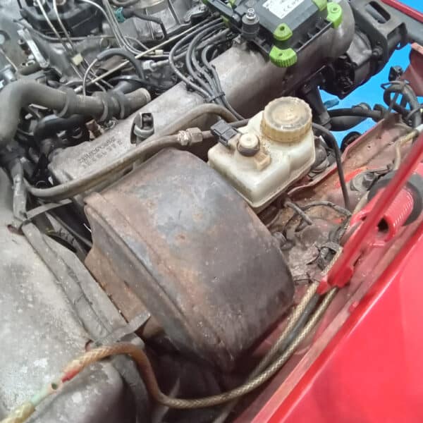 20.03.2025 1978 mercedes 350sl red engine and gearbox removal (4)