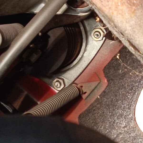 20.03.2025 1978 mercedes 350sl red engine and gearbox removal (6)