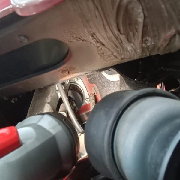 20.03.2025 1978 mercedes 350sl red engine and gearbox removal (7)