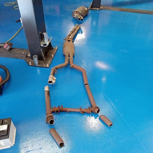 20.03.2025 1978 mercedes 350sl red strip down (17)