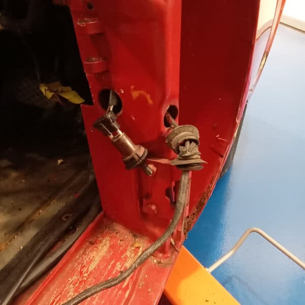 20.03.2025 1978 mercedes 350sl red strip down (9)