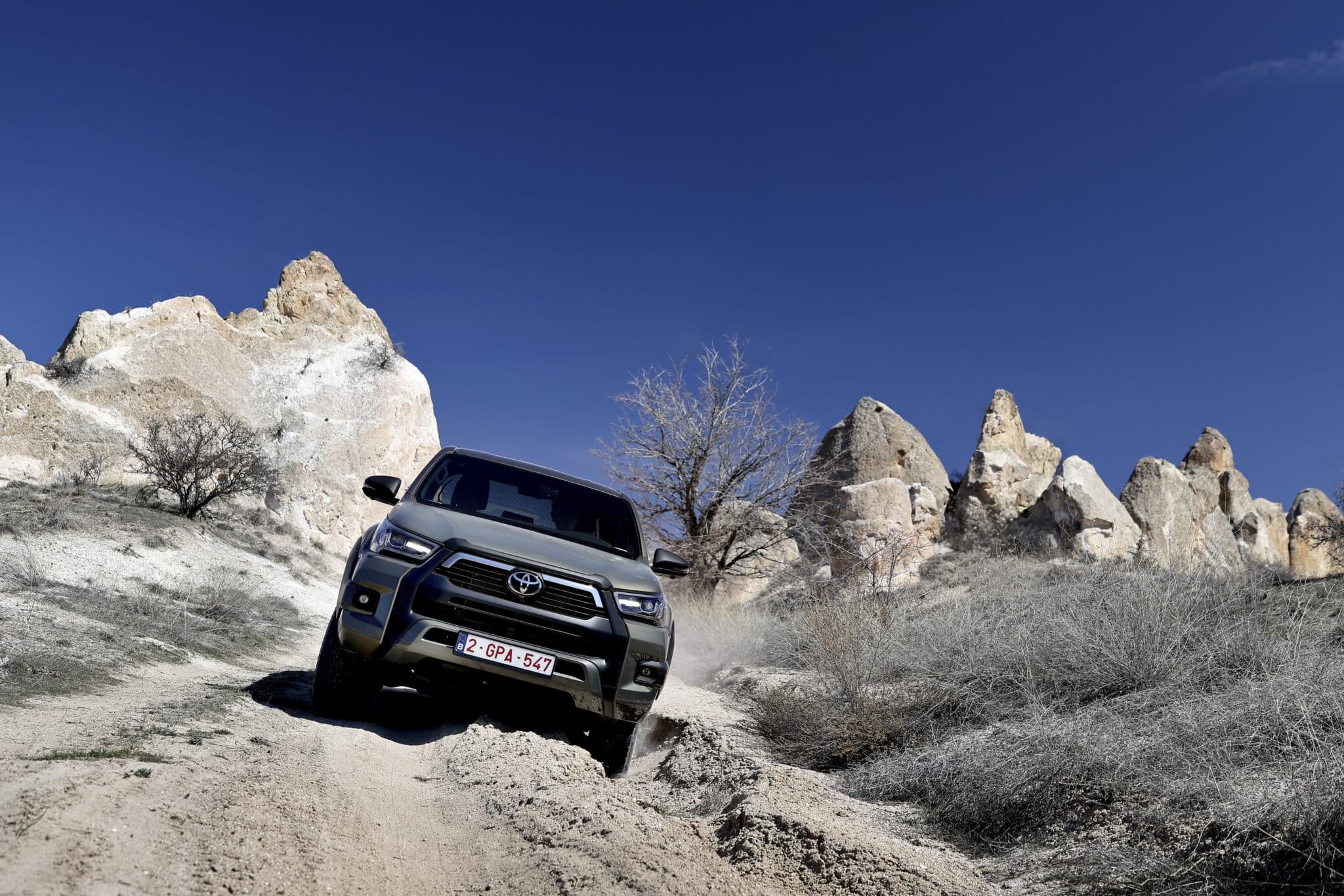 2025 hilux hybrid 48v oxide bronze dynamic 023