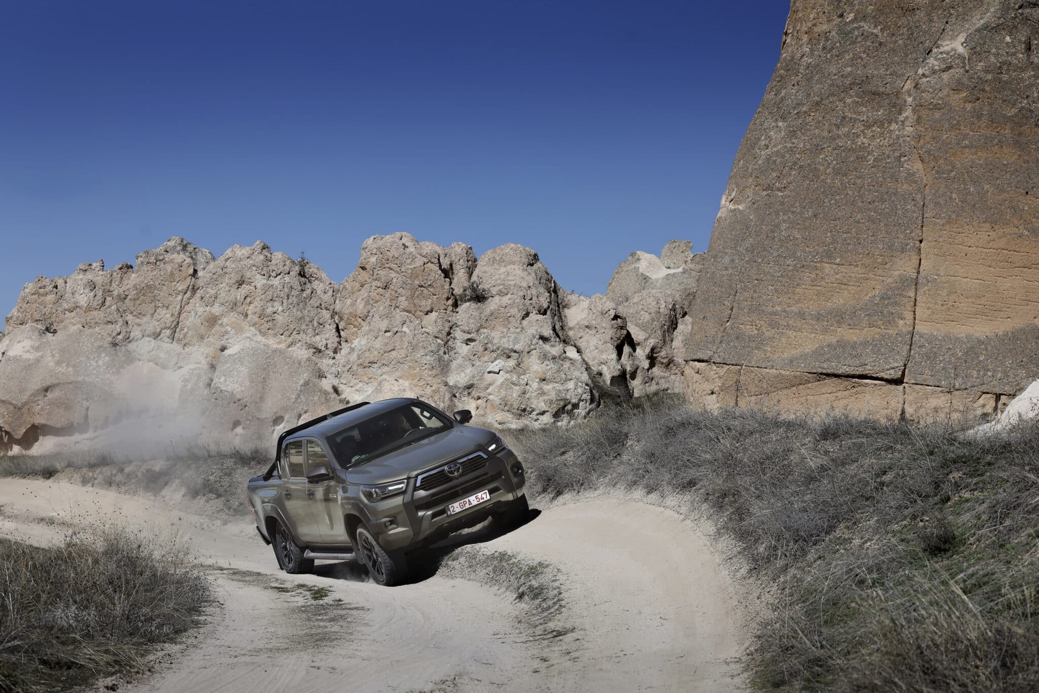 2025 hilux hybrid 48v oxide bronze dynamic 024