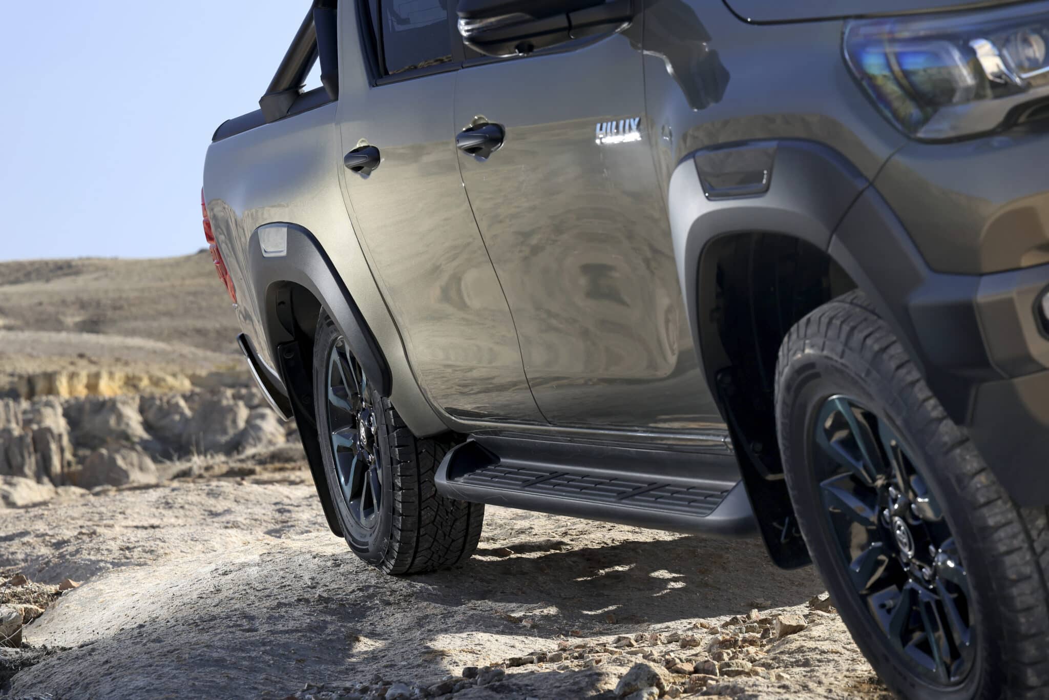 2025 hilux hybrid 48v oxide bronze dynamic 034