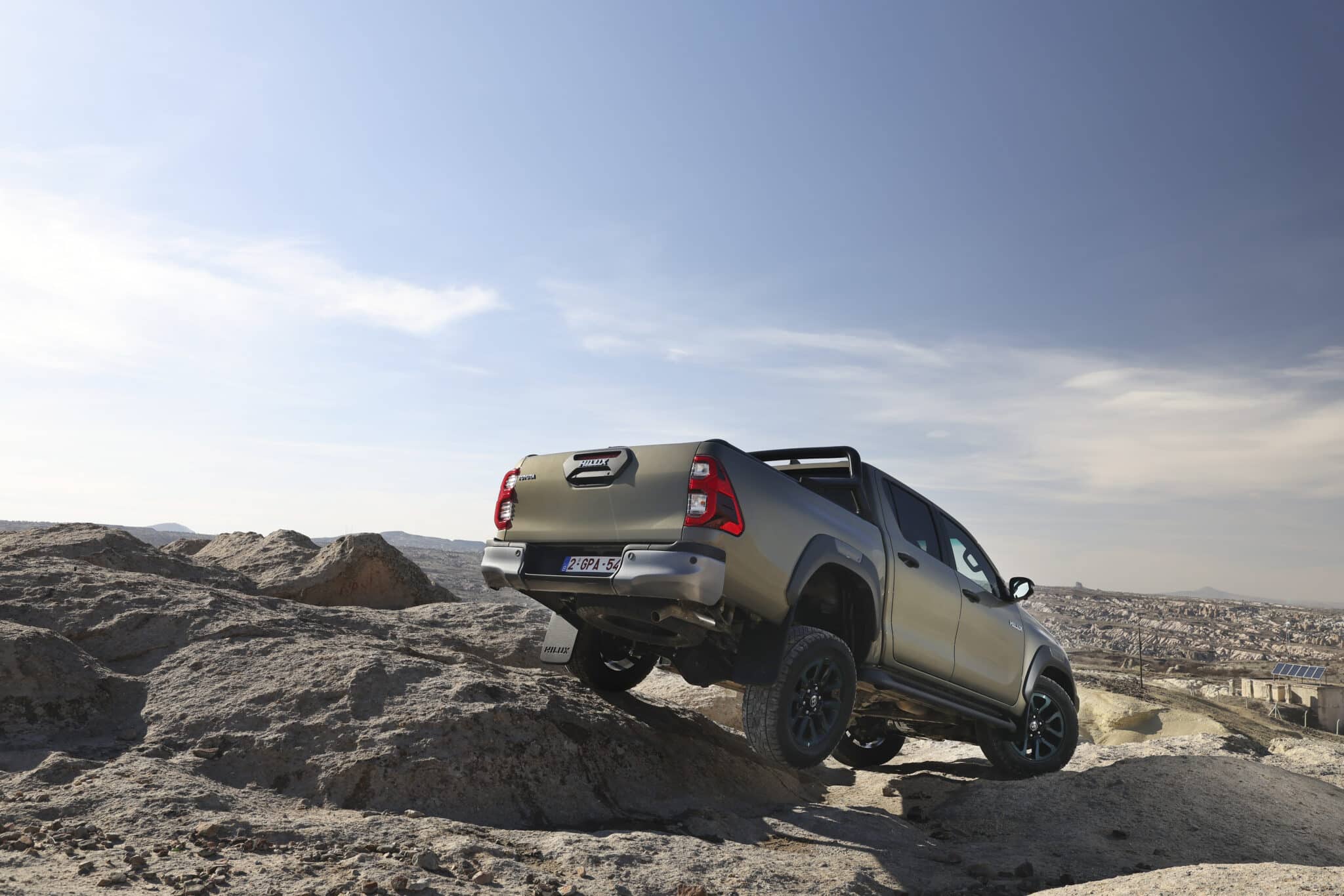 2025 hilux hybrid 48v oxide bronze dynamic 041