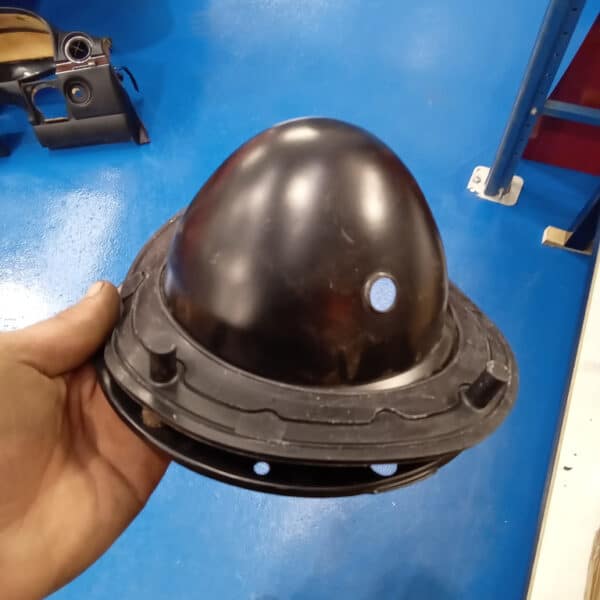 25.03.2025 1968 mg c roadster aligning headlight red (10)