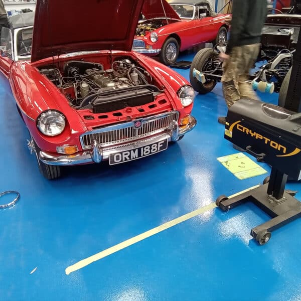 25.03.2025 1968 mg c roadster aligning headlight red (16)