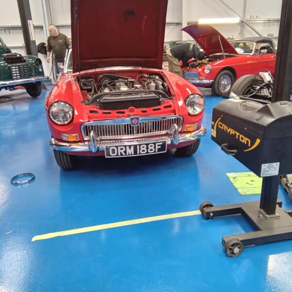25.03.2025 1968 mg c roadster aligning headlight red (17)