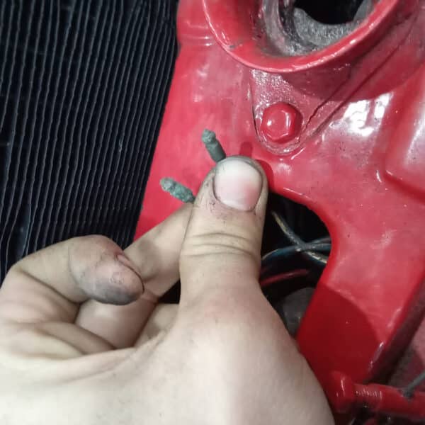 25.03.2025 1968 mg c roadster aligning headlight red (4)