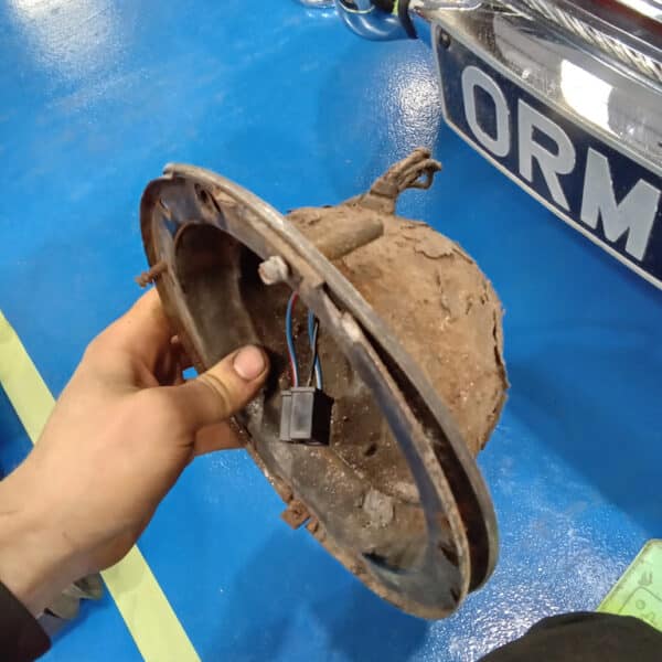 25.03.2025 1968 mg c roadster aligning headlight red (7)