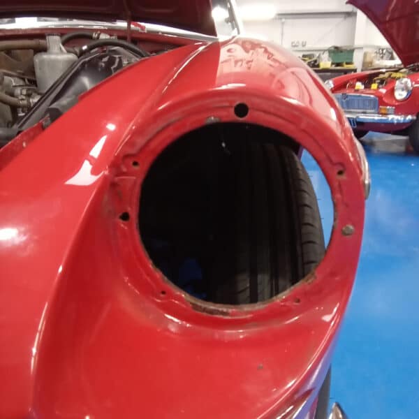 25.03.2025 1968 mg c roadster aligning headlight red (8)