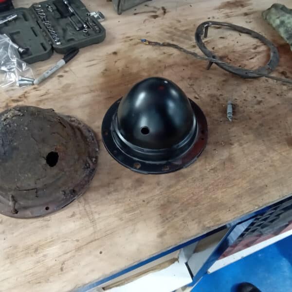 25.03.2025 1968 mg c roadster aligning headlight red (9)