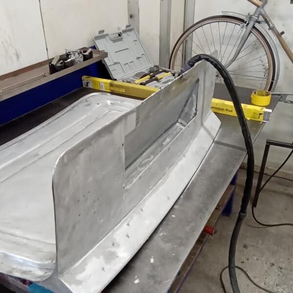 25.03.2025 1969 aston martin db6 volante blue tailgate repairs (1)