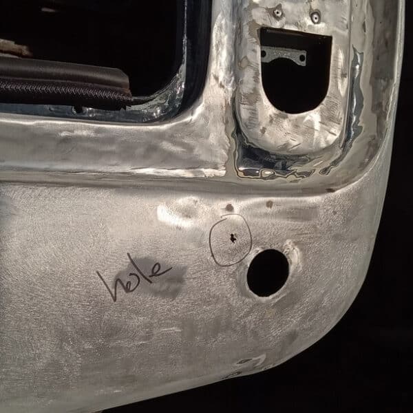 25.03.2025 1969 aston martin db6 volante blue tailgate repairs (12)