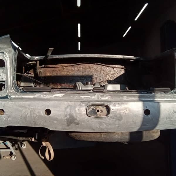 25.03.2025 1969 aston martin db6 volante blue tailgate repairs (13)
